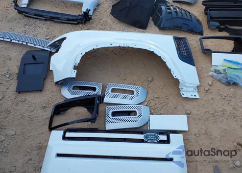 2024 Land Rover Defender 110 P300 из США, поврежденный, VIN SALEJ7EX7R2288207